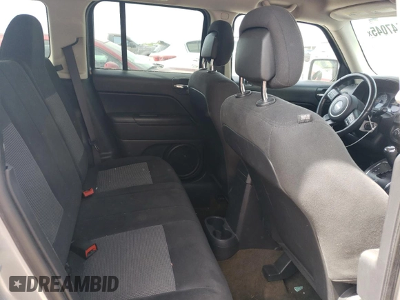 2017 Jeep Patriot High Altitude z VIN 1C4NJPFA4HD160978, wystawiony jako Copart lot #53547045 z przebiegiem 127 297 mil mil oraz Szkoda całkowita • Salvage title. Historia ofert i sprzedaży dostępna na DreamBid. Obrazek 11.