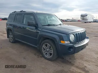 2008 Jeep Patriot Sport z VIN 1J8FF28W88D688842, wystawiony jako IAAI lot #42090371 z przebiegiem 144 356 mil mil oraz . Historia ofert i sprzedaży dostępna na DreamBid. Obrazek 1.