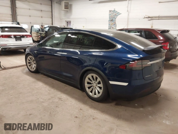 2016 Tesla Model X 70D z VIN 5YJXCBE27GF012024, wystawiony jako IAAI lot #41799547 z przebiegiem Nie podano mil oraz . Historia ofert i sprzedaży dostępna na DreamBid. Obrazek 3.