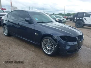2009 BMW 3 Series 328i xDrive z VIN WBAPK53599A645716, wystawiony jako IAAI lot #42313108 z przebiegiem 193 520 mil mil oraz . Historia ofert i sprzedaży dostępna na DreamBid. Obrazek 1.