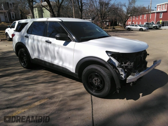 2020 Ford Police Interceptor Utility z VIN 1FM5K8AB0LGD09716, wystawiony jako IAAI lot #41772403 z przebiegiem 106 253 mil mil oraz . Historia ofert i sprzedaży dostępna na DreamBid. Obrazek 1.