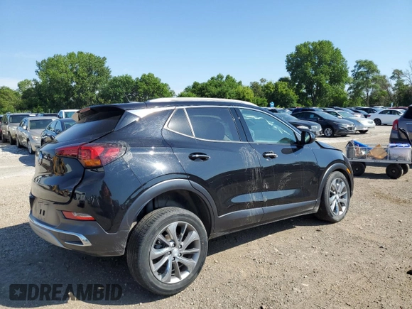 2021 Buick Encore GX Essence z VIN KL4MMGSL0MB153181, wystawiony jako Copart lot #62407445 z przebiegiem 50 864 mil mil oraz Szkoda całkowita • Salvage title. Historia ofert i sprzedaży dostępna na DreamBid. Obrazek 3.