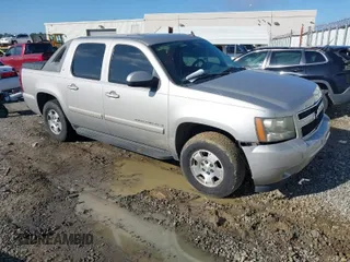 2008 Chevrolet Avalanche LT w/2LT with VIN 3GNEC12068G257386, listed as a IAAI auction lot 41497586 with 173,348 mi miles. Bid and sale history available at carsss.com. Image 1.