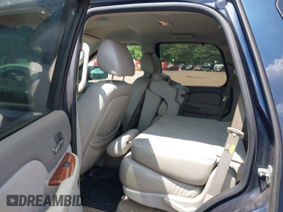 2007 GMC Yukon z VIN 1GKEK13077J129718, wystawiony jako IAAI lot #42449926 z przebiegiem 265 031 mil mil oraz . Historia ofert i sprzedaży dostępna na DreamBid. Obrazek 8.