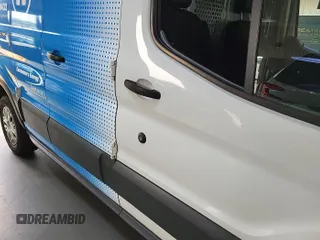 2017 Ford Transit z VIN 1FTYE1ZM7HKA10220, wystawiony jako IAAI lot #42905382 z przebiegiem 143 262 mil mil oraz . Historia ofert i sprzedaży dostępna na DreamBid. Obrazek 18.