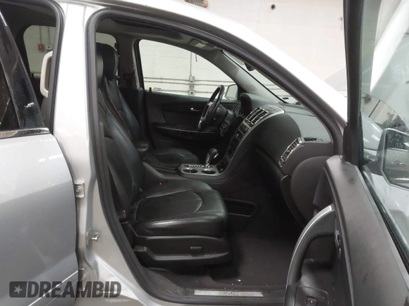 2011 GMC Acadia SLT1 with VIN 1GKKVRED3BJ411906, listed as a IAAI auction lot 41139873 with 197,267 mi miles. Bid and sale history available at carsss.com. Image 5.
