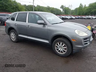 2009 Porsche Cayenne z VIN WP1AA29P69LA06733, wystawiony jako IAAI lot #42533080 z przebiegiem 245 187 mil mil oraz . Historia ofert i sprzedaży dostępna na DreamBid. Obrazek 1.