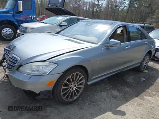 2012 Mercedes-Benz S 550 z VIN WDDNG9EB0CA477810, wystawiony jako IAAI lot #41945862 z przebiegiem 82 090 mil mil oraz . Historia ofert i sprzedaży dostępna na DreamBid. Obrazek 18.