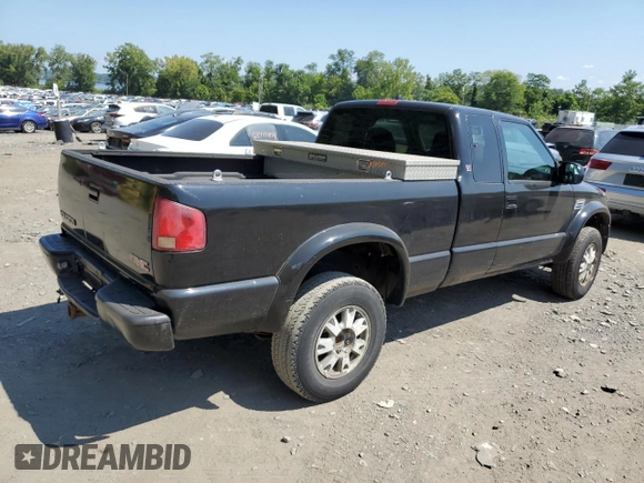 2003 GMC Sonoma SLS z VIN 1GTCT19X738236077, wystawiony jako Copart lot #68765694 z przebiegiem 224 623 mil mil oraz Nie do naprawy • Non repairable. Historia ofert i sprzedaży dostępna na DreamBid. Obrazek 3.