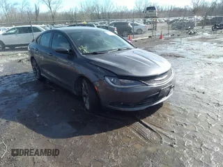 2015 Chrysler 200 S with VIN 1C3CCCBGXFN515782, listed as a IAAI auction lot 41639282 with 138,747 mi miles. Bid and sale history available at carsss.com. Image 1.