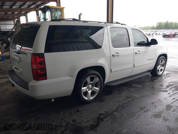 2014 Chevrolet Suburban LT with VIN 1GNSCJE05ER153658, listed as a IAAI auction lot 41867781 with 252,098 mi miles. Bid and sale history available at carsss.com. Image 4.
