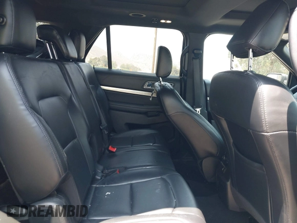 2019 Ford Explorer XLT z VIN 1FM5K7D85KGA73010, wystawiony jako IAAI lot #42397982 z przebiegiem 80 885 mil mil oraz . Historia ofert i sprzedaży dostępna na DreamBid. Obrazek 8.