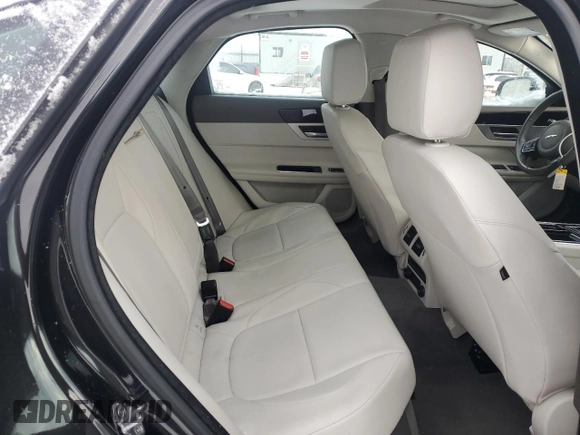 2016 Jaguar XF 35t Premium z VIN SAJBD4BV6GCY11860, wystawiony jako Copart lot #41879565 z przebiegiem 42 304 mil mil oraz Szkoda całkowita • Salvage title. Historia ofert i sprzedaży dostępna na DreamBid. Obrazek 10.