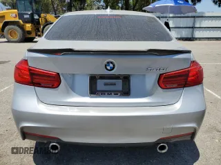2018 BMW 3 Series 340i z VIN WBA8B3G5XJNV01401, wystawiony jako Copart lot #58819675 z przebiegiem 103 919 mil mil oraz Szkoda całkowita • Salvage title. Historia ofert i sprzedaży dostępna na DreamBid. Obrazek 6.
