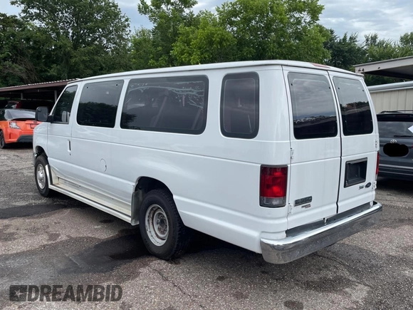 2012 Ford Econoline Passenger XL z VIN 1FBSS3BL1CDA67610, wystawiony jako Copart lot #63864545 z przebiegiem 143 760 mil mil oraz Czysty tytuł • Clean title. Historia ofert i sprzedaży dostępna na DreamBid. Obrazek 3.