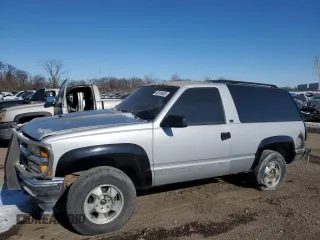 1993 GMC Yukon with VIN 1GKEK18K3PJ741909, listed as a Copart auction lot 46118535 with 241,936 mi miles and Clean Title. Bid and sale history available at carsss.com. Image 1.