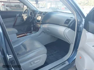 2013 Toyota Highlander Limited with VIN 5TDYK3EH2DS122634, listed as a IAAI auction lot 40491413 with 230,275 mi miles. Bid and sale history available at carsss.com. Image 5.
