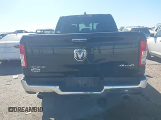 2020 Ram 1500 Big Horn z VIN 1C6SRFFT7LN137051, wystawiony jako IAAI lot #41839681 z przebiegiem 45 385 mil mil oraz . Historia ofert i sprzedaży dostępna na DreamBid. Obrazek 16.