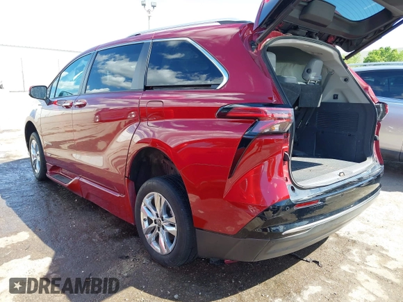 2021 Toyota Sienna Limited z VIN 5TDZRKEC0MS038956, wystawiony jako IAAI lot #42111556 z przebiegiem 47 647 mil mil oraz . Historia ofert i sprzedaży dostępna na DreamBid. Obrazek 3.