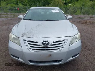 2007 Toyota Camry CE z VIN 4T1BE46K87U188131, wystawiony jako IAAI lot #42378672 z przebiegiem 274 966 mil mil oraz . Historia ofert i sprzedaży dostępna na DreamBid. Obrazek 6.