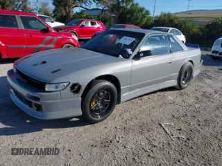 1992 Nissan 240SX z VIN JN1MS34P9NW100593, wystawiony jako IAAI lot #40867667 z przebiegiem Nie podano mil oraz . Historia ofert i sprzedaży dostępna na DreamBid. Obrazek 2.