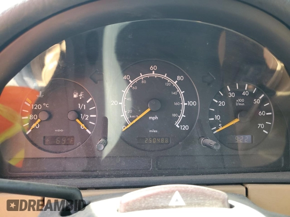 1999 Mercedes-Benz M 320/430/500 z VIN 4JGAB54E4XA106856, wystawiony jako Copart lot #57692675 z przebiegiem 250 488 mil mil oraz Czysty tytuł • Clean title. Historia ofert i sprzedaży dostępna na DreamBid. Obrazek 9.