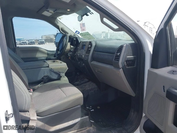 2017 Ford Super Duty F-250 SRW Lariat with VIN 1FT7W2B6XHEE73400, listed as a IAAI auction lot 41675678 with 179,224 mi miles. Bid and sale history available at carsss.com. Image 5.