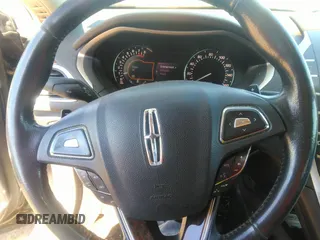 2013 Lincoln MKZ z VIN 3LN6L2GK3DR812737, wystawiony jako IAAI lot #41863501 z przebiegiem 202 152 mil mil oraz . Historia ofert i sprzedaży dostępna na DreamBid. Obrazek 6.