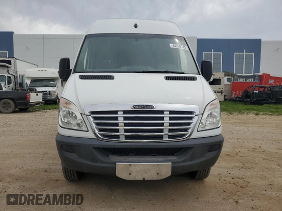 2009 Freightliner Sprinter z VIN WDYPF4AC995428926, wystawiony jako Copart lot #44266745 z przebiegiem 178 136 mil mil oraz Tytuł czysty. Historia ofert i sprzedaży dostępna na DreamBid. Obrazek 5.