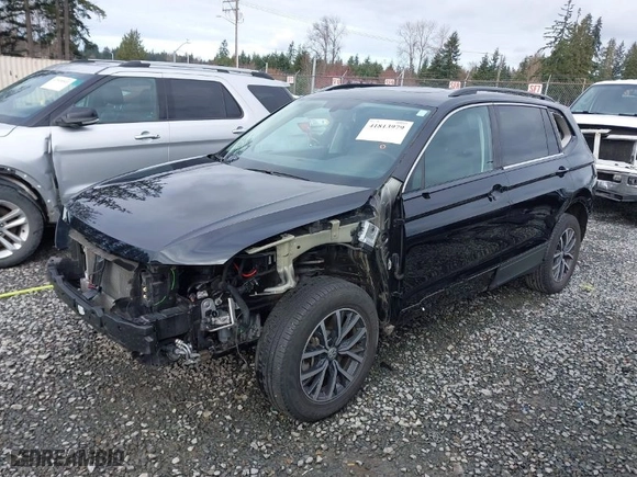 2019 Volkswagen Tiguan SE with VIN 3VV2B7AX3KM024186, listed as a IAAI auction lot 41813979 with 48,525 mi miles. Bid and sale history available at carsss.com. Image 2.