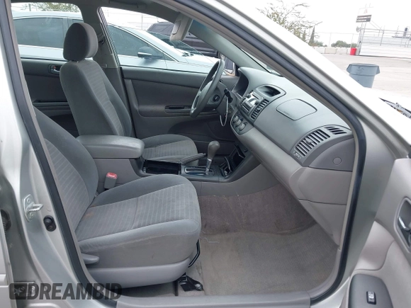 2006 Toyota Camry STD z VIN 4T1BE32K26U123354, wystawiony jako IAAI lot #42436572 z przebiegiem 216 876 mil mil oraz . Historia ofert i sprzedaży dostępna na DreamBid. Obrazek 5.