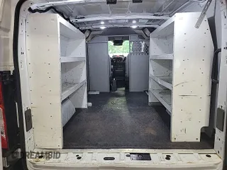 2019 Ford Transit z VIN 1FTYE1YM9KKA69150, wystawiony jako IAAI lot #42723249 z przebiegiem 226 890 mil mil oraz . Historia ofert i sprzedaży dostępna na DreamBid. Obrazek 21.