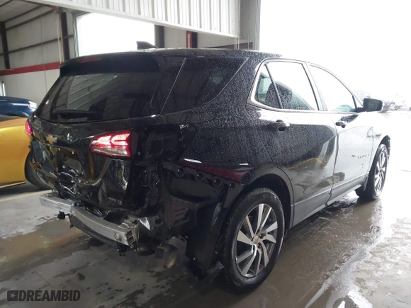 2022 Chevrolet Equinox LT with VIN 3GNAXUEV1NL267290, listed as a IAAI auction lot 41265781 with 17,593 mi miles. Bid and sale history available at carsss.com. Image 4.