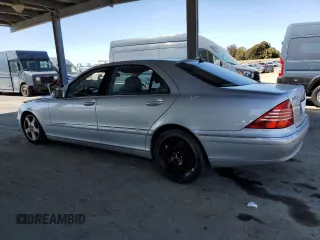 2005 Mercedes-Benz S-Class 4.3L with VIN WDBNG70J25A441339, listed as a Copart auction lot 49028915 with 0 mi miles and Salvage Title. Bid and sale history available at carsss.com. Image 2.