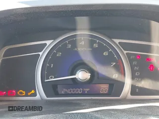 2006 Honda Civic LX z VIN 1HGFA16576L015992, wystawiony jako IAAI lot #41528989 z przebiegiem 240 000 mil mil oraz . Historia ofert i sprzedaży dostępna na DreamBid. Obrazek 7.