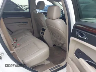 2013 Cadillac SRX Performance Collection z VIN 3GYFNDE38DS542736, wystawiony jako IAAI lot #42398648 z przebiegiem 266 059 mil mil oraz . Historia ofert i sprzedaży dostępna na DreamBid. Obrazek 8.