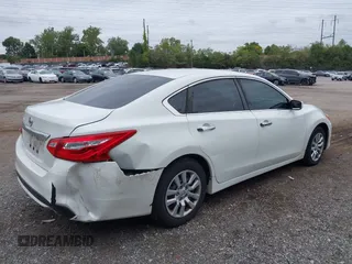 2017 Nissan Altima S z VIN 1N4AL3AP0HN347082, wystawiony jako IAAI lot #40488255 z przebiegiem 154 659 mil mil oraz . Historia ofert i sprzedaży dostępna na DreamBid. Obrazek 4.