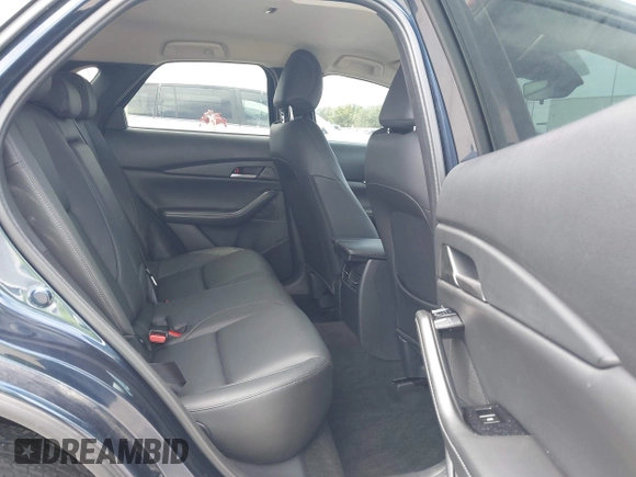 2024 Mazda CX-30 S Select Sport z VIN 3MVDMBBM1RM655682, wystawiony jako IAAI lot #42063971 z przebiegiem 6 771 mil mil oraz . Historia ofert i sprzedaży dostępna na DreamBid. Obrazek 8.