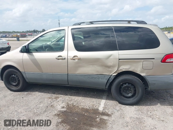 2002 Toyota Sienna LE with VIN 4T3ZF13C02U475406, listed as a IAAI auction lot 41971828 with 226,378 mi miles. Bid and sale history available at carsss.com. Image 12.