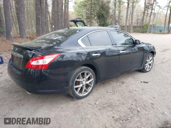 2011 Nissan Maxima SV z VIN 1N4AA5AP8BC824023, wystawiony jako IAAI lot #41937867 z przebiegiem 159 886 mil mil oraz . Historia ofert i sprzedaży dostępna na DreamBid. Obrazek 4.