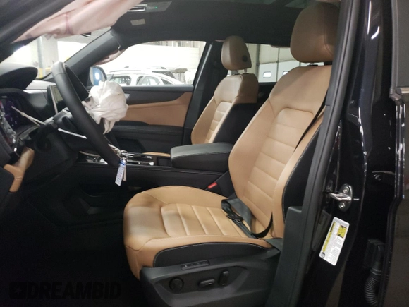 2024 Volkswagen Atlas SEL R-Line z VIN 1V2AE2CA2RC242417, wystawiony jako Copart lot #46358155 z przebiegiem 389 mil mil oraz Szkoda całkowita • Salvage title. Historia ofert i sprzedaży dostępna na DreamBid. Obrazek 7.