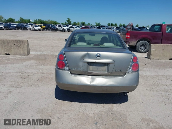 2006 Nissan Altima 2.5 with VIN 1N4AL11D66N461420, listed as a IAAI auction lot 42063645 with 211,266 mi miles. Bid and sale history available at carsss.com. Image 6.