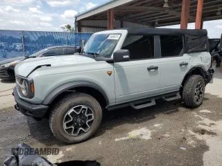 2024 Ford Bronco Badlands z VIN 1FMEE9BP3RLA46984, wystawiony jako Copart lot #55505075 z przebiegiem 4089 mil mil oraz Szkody całkowita. Historia ofert i sprzedaży dostępna na DreamBid. Obrazek 1.