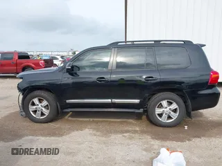 2013 Toyota Land Cruiser z VIN JTMHY7AJ7D4019851, wystawiony jako IAAI lot #42143196 z przebiegiem 147 560 mil mil oraz . Historia ofert i sprzedaży dostępna na DreamBid. Obrazek 14.