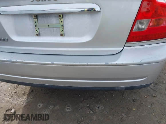 2005 Volvo S80 with VIN YV1TS592351393741, listed as a IAAI auction lot 41463037 with 1 mi miles. Bid and sale history available at carsss.com. Image 6.