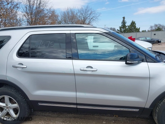 2017 Ford Explorer XLT with VIN 1FM5K8D88HGA32272, listed as a IAAI auction lot 41897475 with 166,846 mi miles. Bid and sale history available at carsss.com. Image 13.