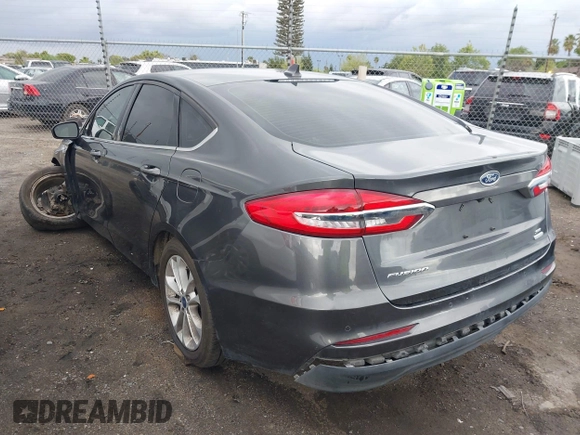 2019 Ford Fusion SE with VIN 3FA6P0HD3KR284679, listed as a IAAI auction lot 41925937 with 67,058 mi miles. Bid and sale history available at carsss.com. Image 3.