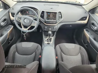 2017 Jeep Cherokee Latitude z VIN 1C4PJLCBXHW604108, wystawiony jako Copart lot #63800125 z przebiegiem 51 445 mil mil oraz Czysty tytuł • Clean title. Historia ofert i sprzedaży dostępna na DreamBid. Obrazek 8.