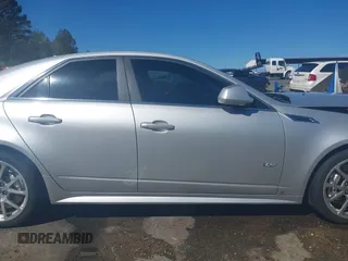 2009 Cadillac CTS-V z VIN 1G6DN57P090167350, wystawiony jako IAAI lot #41820827 z przebiegiem 210 266 mil mil oraz . Historia ofert i sprzedaży dostępna na DreamBid. Obrazek 14.