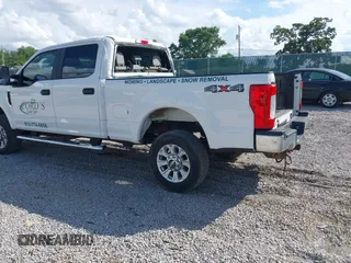 2017 Ford F-250 Lariat z VIN 1FT7W2B61HEC00975, wystawiony jako IAAI lot #42666032 z przebiegiem 72 664 mil mil oraz . Historia ofert i sprzedaży dostępna na DreamBid. Obrazek 3.